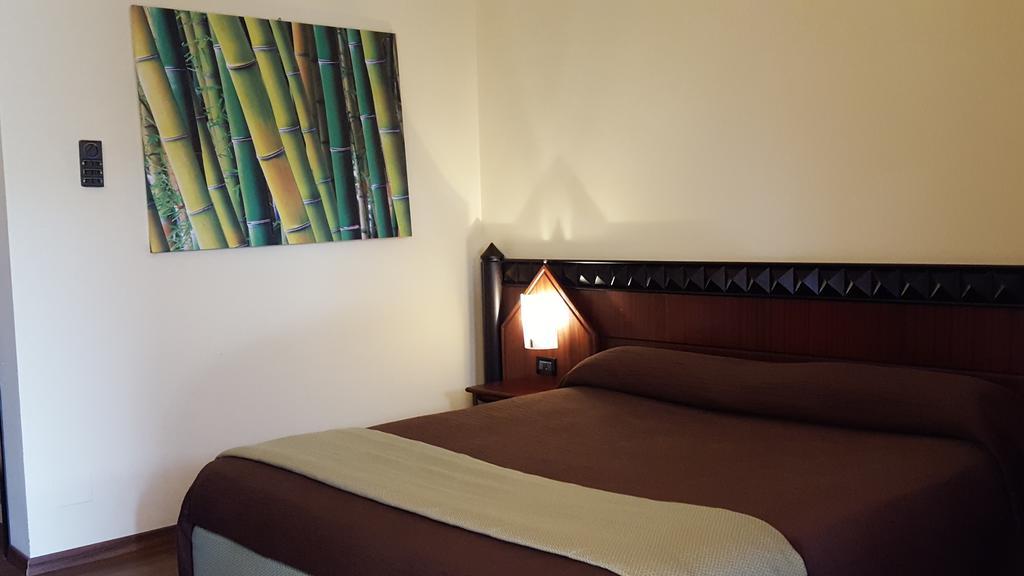 Hotel Motel Flower Novi Ligure Exteriör bild
